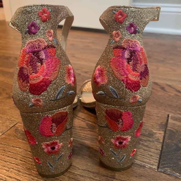 Gold embroidered block heels - Picture 2 of 3